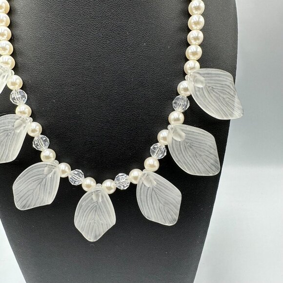 3/$30 Vintage Joans Collectibles Necklace Faux Pearl Frosted Leaf Pendants - Picture 6 of 12